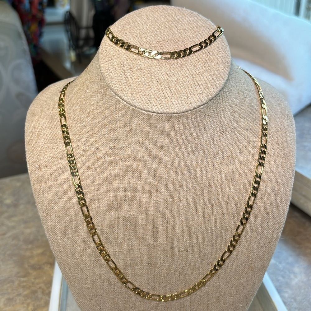 Gold plated, coordinating necklace and bracelet.